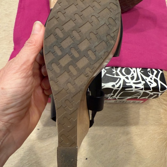 DVF Sunny Wedge Sandals with wood heel Slingback and Open-Toe Design - Picture 6 of 6